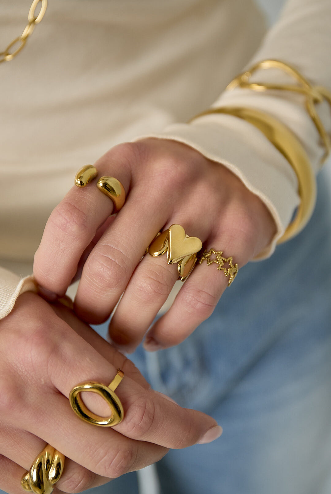 Statement ring with drop details and heart