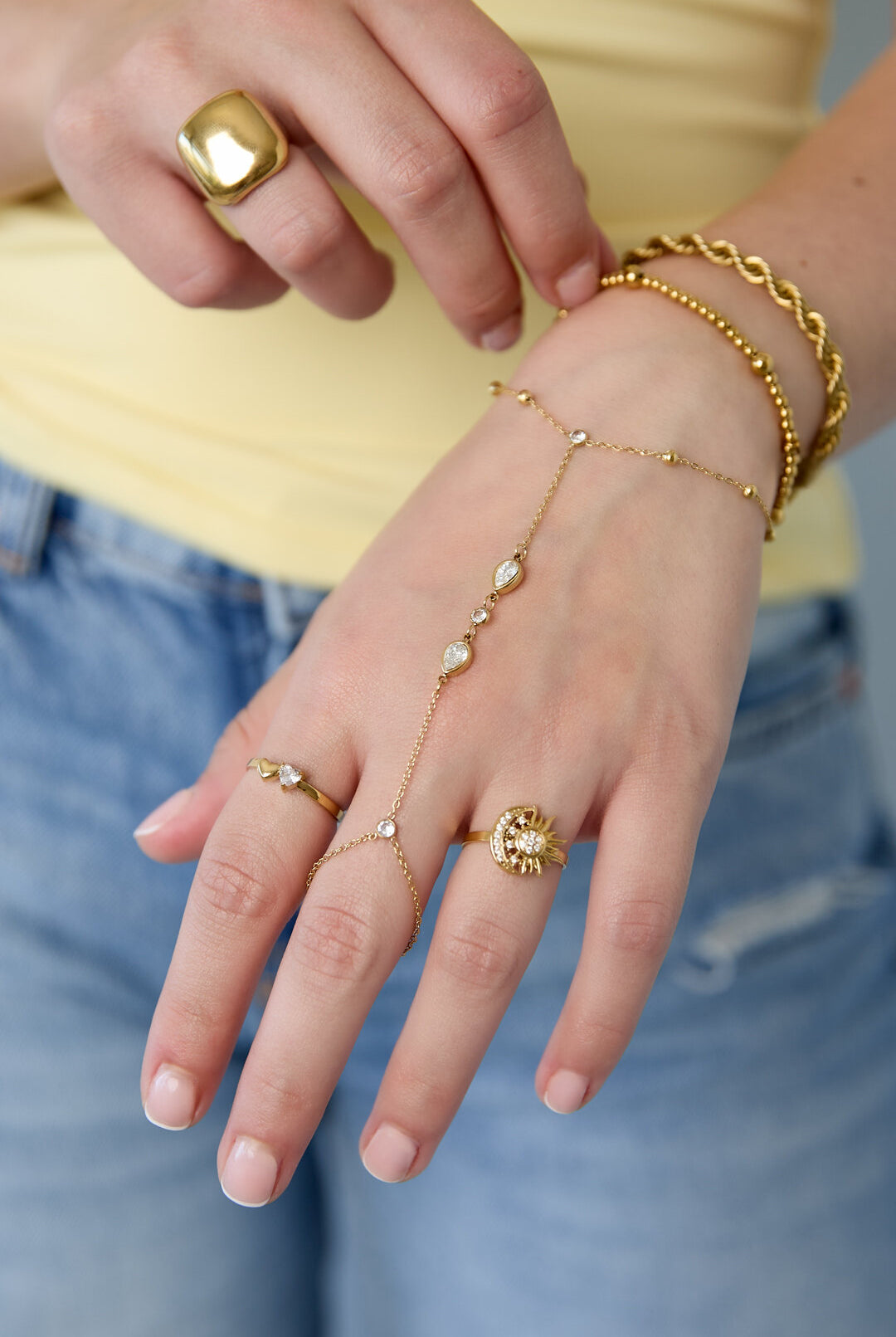 Handchain with drop-shaped statement stones