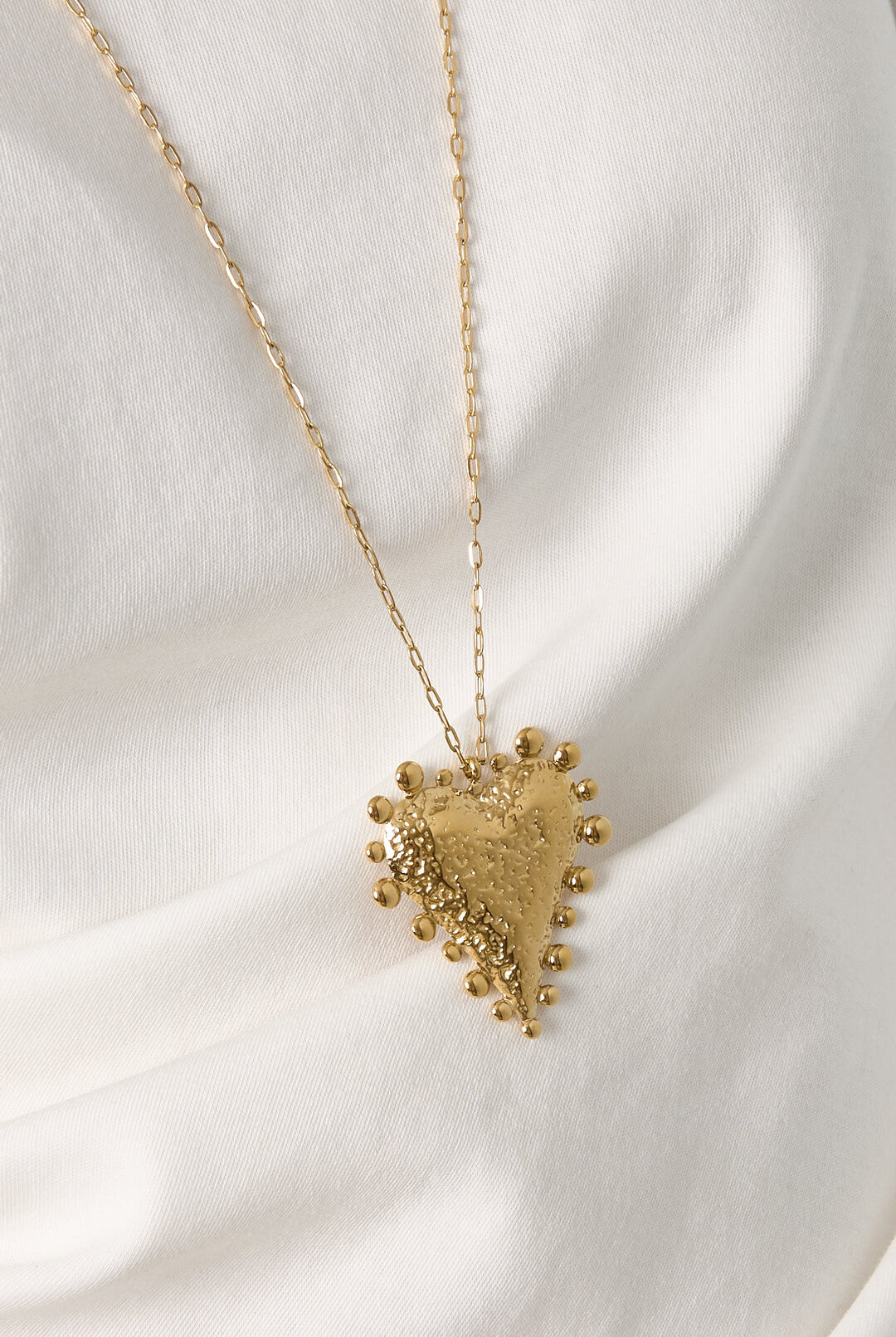 Statement heart necklace
